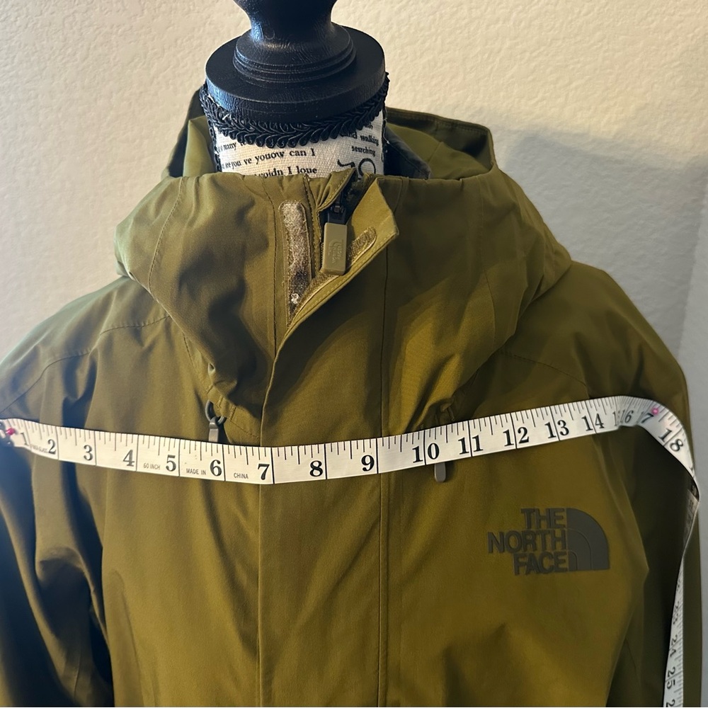 Men’s The North Face Olive and Charcoal Hooded Jacket - Picture 12 of 16